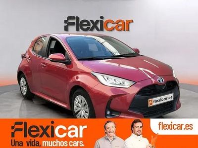 Usado Toyota Yaris Hybrid Active 116 CV (85 kW) 2023 Rojo