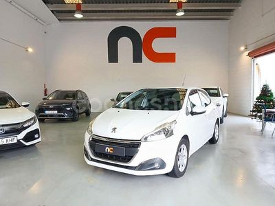 Usado Peugeot 208 Active 82 CV (60 kW) 2015 Blanco Utilitario