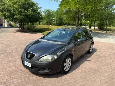Usado Seat Leon Ecomotive 105 CV (77 kW) 2009 Negro Utilitario