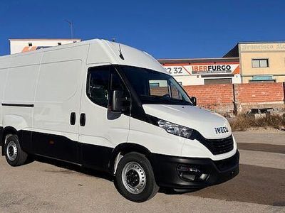 Blanco Nuevo 2025 Iveco Daily Berlina | 32.950 €