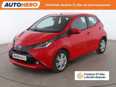 Usado Toyota Aygo X-play 70 CV (51 kW) 2016 Rojo Utilitario