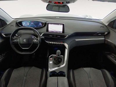 Usado Peugeot 5008 Allure 131 CV (96 kW) 2017 Blanco Monovolumen