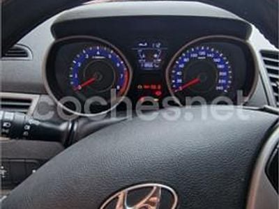 Usado Hyundai Elantra Comfort 132 CV (97 kW) 2014 Blanco Berlina