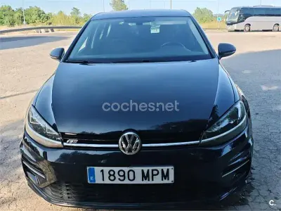 Usado VW Golf VII Advance 125 CV (91 kW) 2018 Negro Berlina