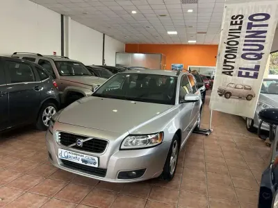 Usado Volvo V50 Kinetic 109 CV (80 kW) 2009 Gris Familiar