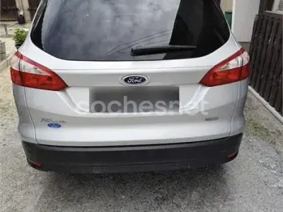 Usado Ford Focus Trend 125 CV (91 kW) 2014 Gris / plata Familiar