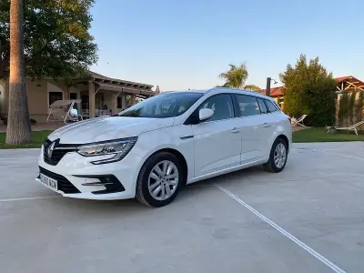 Usado Renault Mégane GrandTour Equilibre 115 CV (84 kW) 2022 Blanco Familiar