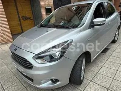 Usado Ford Ka Plus Ultimate 85 CV (62 kW) 2017 Gris / plata Utilitario