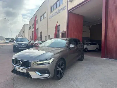 Usado Volvo V60 Inscription 150 CV (110 kW) 2019 Gris / plata Familiar