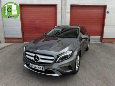 Usado Mercedes GLA200 AMG line 136 CV (100 kW) 2014 Gris SUV