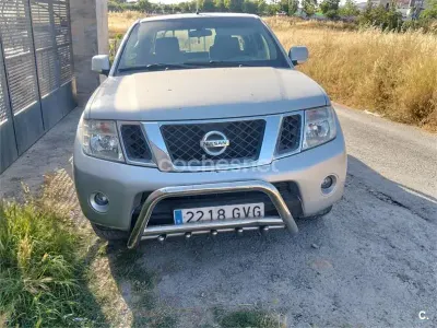 Usado Nissan Navara Comfort 190 CV (139 kW) 2010 Gris / plata Pickup/Camioneta
