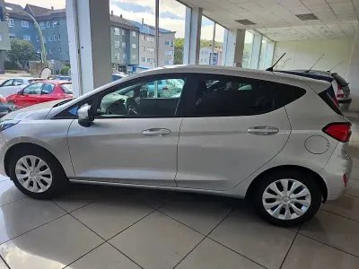 Usado Ford Fiesta Trend 75 CV (55 kW) 2022 Gris / plata Utilitario