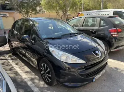 Usado Peugeot 207 75 CV (55 kW) 2008 Negro Berlina