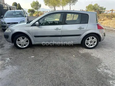 Begagnad Renault Mégane II Dynamique 120 HK (88 kW) 2003 Grå Sedan
