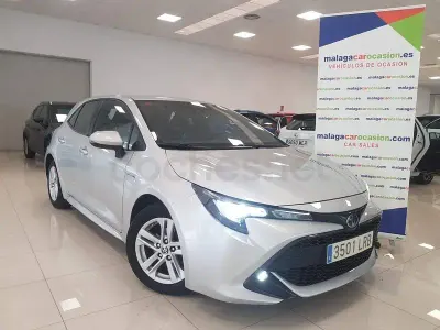 Usado Toyota Corolla Active 122 CV (89 kW) 2021 Gris / plata Berlina