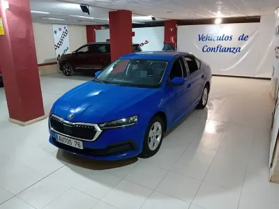 Usado Skoda Octavia Active 115 CV (84 kW) 2022 Azul
