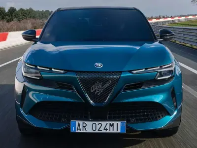 Nuevo Alfa Romeo Junior Sprint 147 CV (108 kW) 2026 Negro SUV