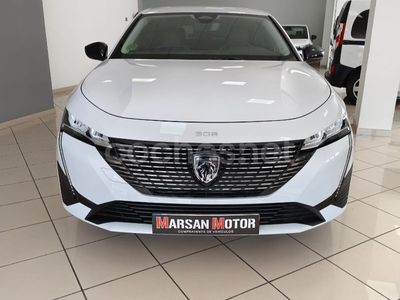 Usado Peugeot 308 Allure 130 CV (95 kW) 2024 Blanco Berlina