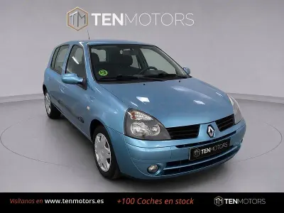 Usado Renault Clio II 65 CV (47 kW) 2006 Azul Berlina