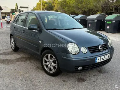 Usado VW Polo Trendline 75 CV (55 kW) 2003 Gris / plata Berlina