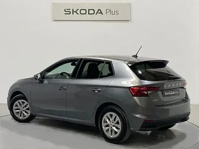 Usado Skoda Fabia Selection 115 CV (84 kW) 2025 Gris / plateado Berlina