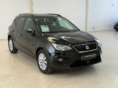 Usado Seat Arona Ecomotive 115 CV (84 kW) 2019 Negro SUV