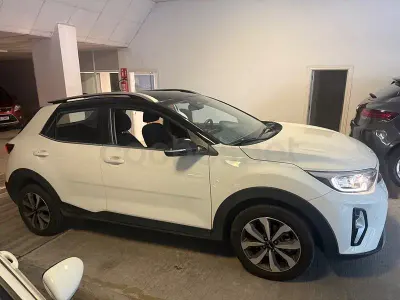 Usado Kia Stonic 120 CV (88 kW) 2022 Blanco SUV
