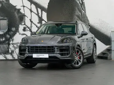 Usado Porsche Cayenne S 475 CV (349 kW) 2025 Gris / plata SUV