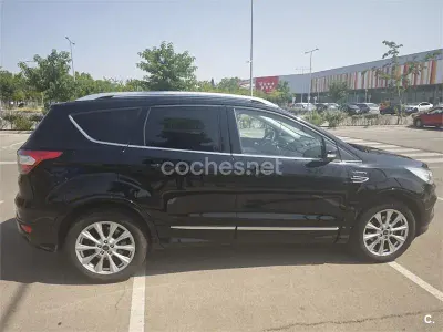 Usado Ford Kuga Vignale 150 CV (110 kW) 2017 Negro SUV