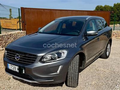 Usado Volvo XC60 Momentum 136 CV (100 kW) 2016 Gris / plata SUV
