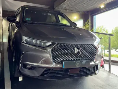 Usado DS Automobiles DS7 Crossback So Chic 180 CV (132 kW) 2020 Gris / plata SUV