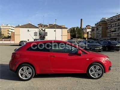 Usado Seat Ibiza Reference 85 CV (62 kW) 2010 Rojo Berlina