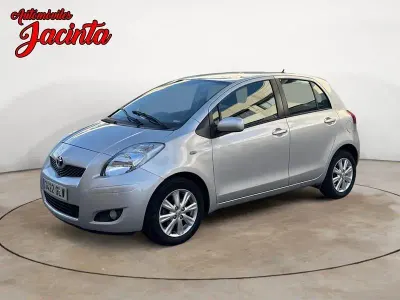 Usado Toyota Yaris Live 90 CV (66 kW) 2009 Gris / plata Utilitario