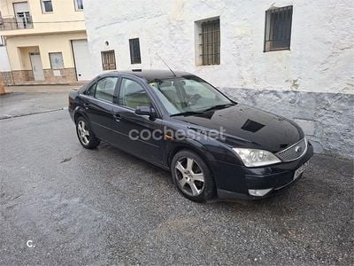 Usado Ford Mondeo Ghia 130 CV (95 kW) 2002 Negro Berlina