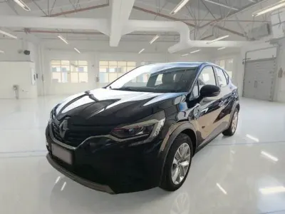 Używany Renault Captur Engineered 145 KM (106 kW) 2023 Czarny SUV