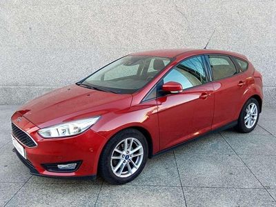 Burdeos Usado 2015 Ford Focus Trend Utilitario | 9300 € (Un poco caro)
