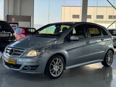 Usado Mercedes B200 140 CV (102 kW) 2007 Gris / plata Monovolumen