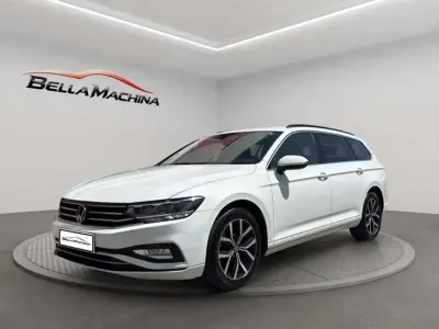 Usado VW Passat Executive 150 CV (110 kW) 2022 Blanco Familiar