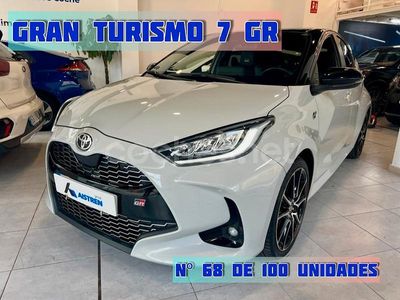 Gris / plata Usado 2022 Toyota Yaris Hybrid Sport Berlina | 21.990 € (Un poco caro)