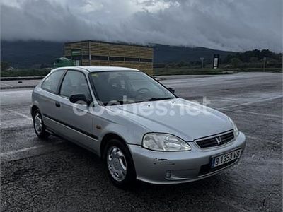 Usado Honda Civic LS 114 CV (83 kW) 1999 Gris / plata Berlina