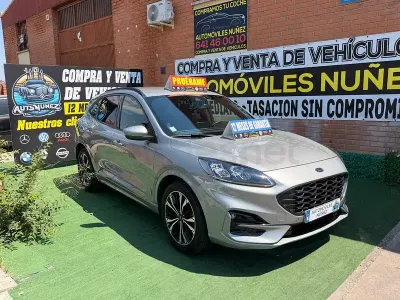 Usado Ford Kuga ST-Line 190 CV (139 kW) 2023 Gris / plata SUV