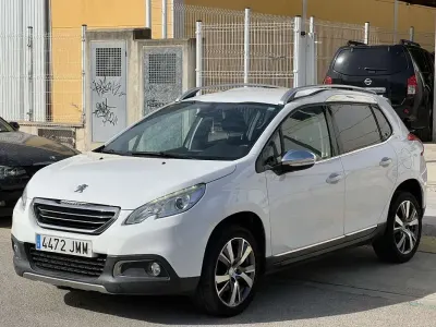 Usado Peugeot 2008 Allure 120 CV (88 kW) 2016 Blanco SUV