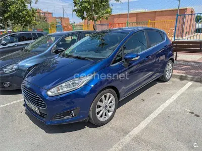 Usado Ford Fiesta Titanium 100 CV (73 kW) 2015 Azul Utilitario