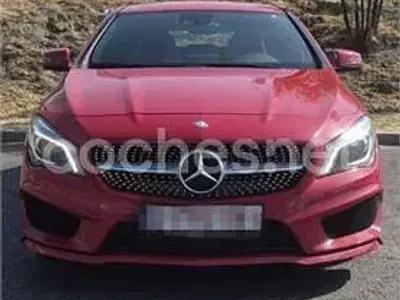 Usado Mercedes CLA220 Shooting Brake AMG line 177 CV (130 kW) 2015 Rojo Familiar