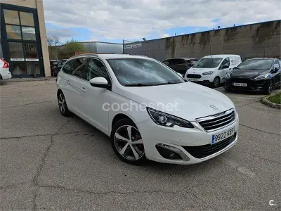 Usado Peugeot 308 SW Allure 120 CV (88 kW) 2017 Blanco Familiar