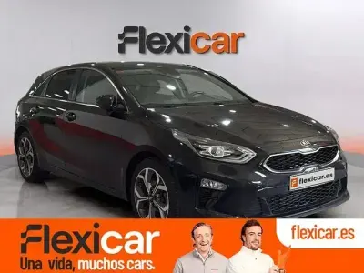 Usado Kia Ceed 100 CV (73 kW) 2021 Negro Utilitario