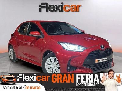 Usado Toyota Yaris Hybrid Active 116 CV (85 kW) 2023 Rojo Berlina