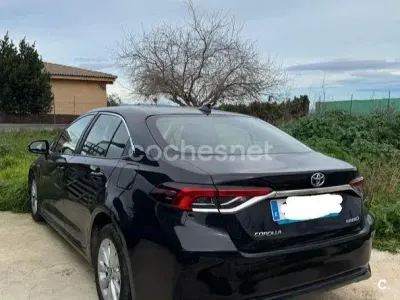 Usado Toyota Corolla Active 122 CV (89 kW) 2021 Negro Familiar