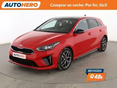 Usado Kia Ceed GT GT-Line 136 HP (100 kW) 2019 Vermelho Sedan