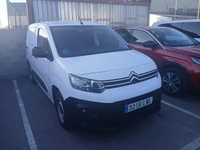 Usado Citroën Berlingo 100 CV (73 kW) 2022 Blanco Monovolumen